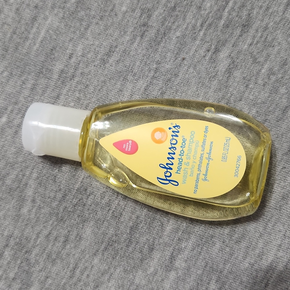 🔴 🆓️ FREE* Johnson's Head-To-Toe Travel Baby Body Wash Gel Soap Hair Shampoo - Picture 1 of 4